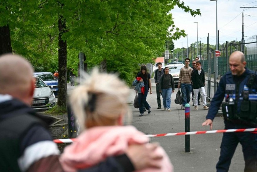 Procureur Nantes : "Justin a donné 57 coups de couteau à la fille qui est décédée. Avant l'attaque, il s'est scarifié le front. Il est fasciné par Hitler et suicidaire. Il ne donne aucune explication"
